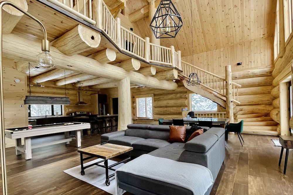 Photo of Livingroom in Sainte-Marguerite-du-Lac-Masson