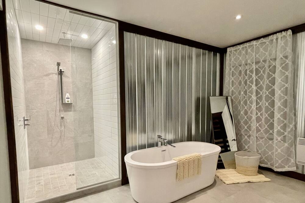 Photo of Bathroom in Sainte-Marguerite-du-Lac-Masson