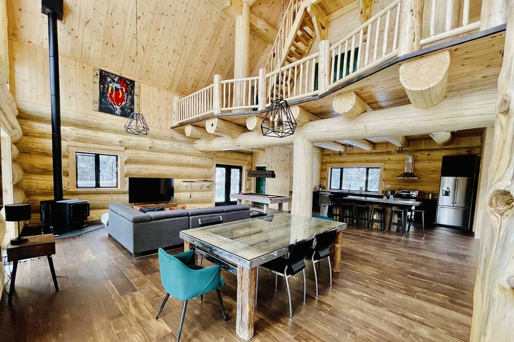 Photo of Livingroom in Sainte-Marguerite-du-Lac-Masson