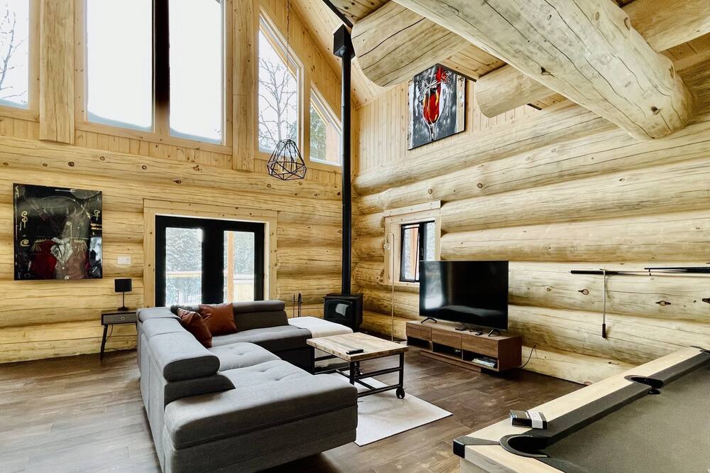 Photo of Livingroom in Sainte-Marguerite-du-Lac-Masson