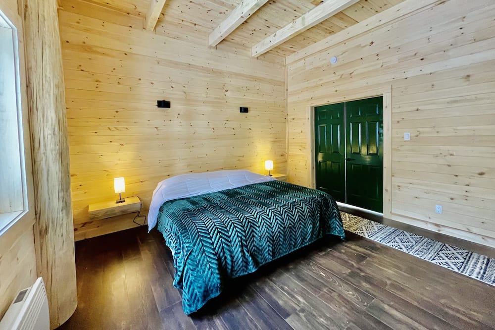 Photo of Bedroom in Sainte-Marguerite-du-Lac-Masson
