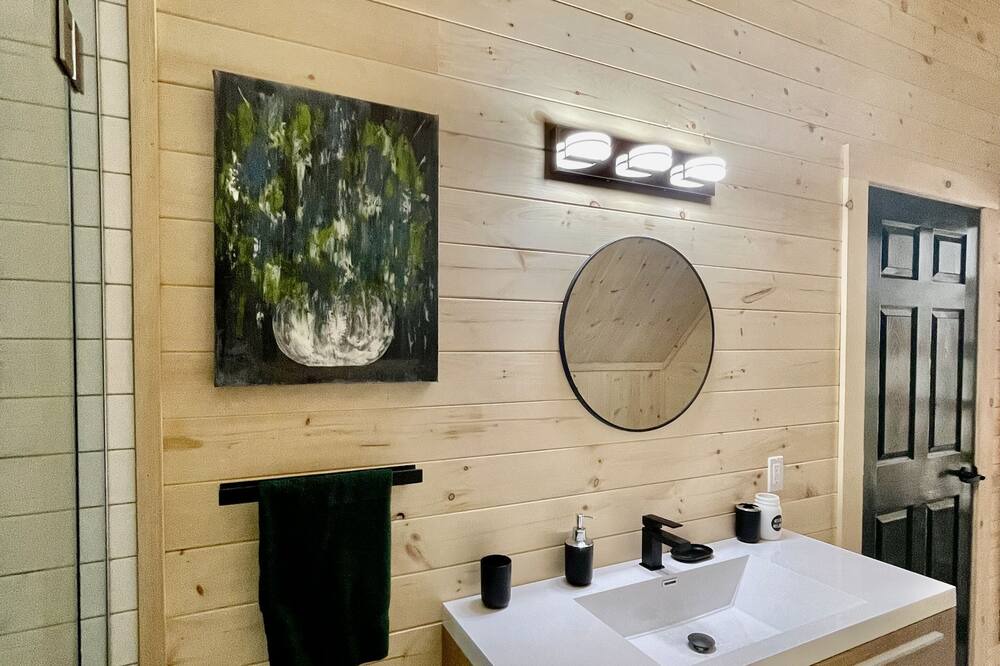 Photo of Bedroom in Sainte-Marguerite-du-Lac-Masson
