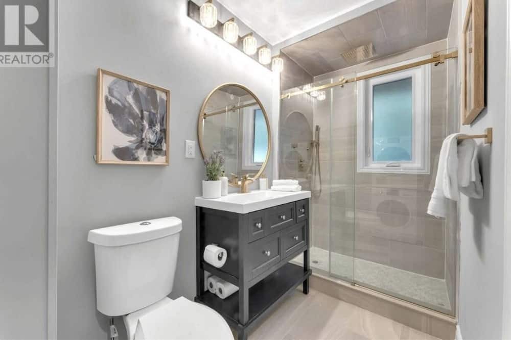 Photo of Bathroom in Eringate