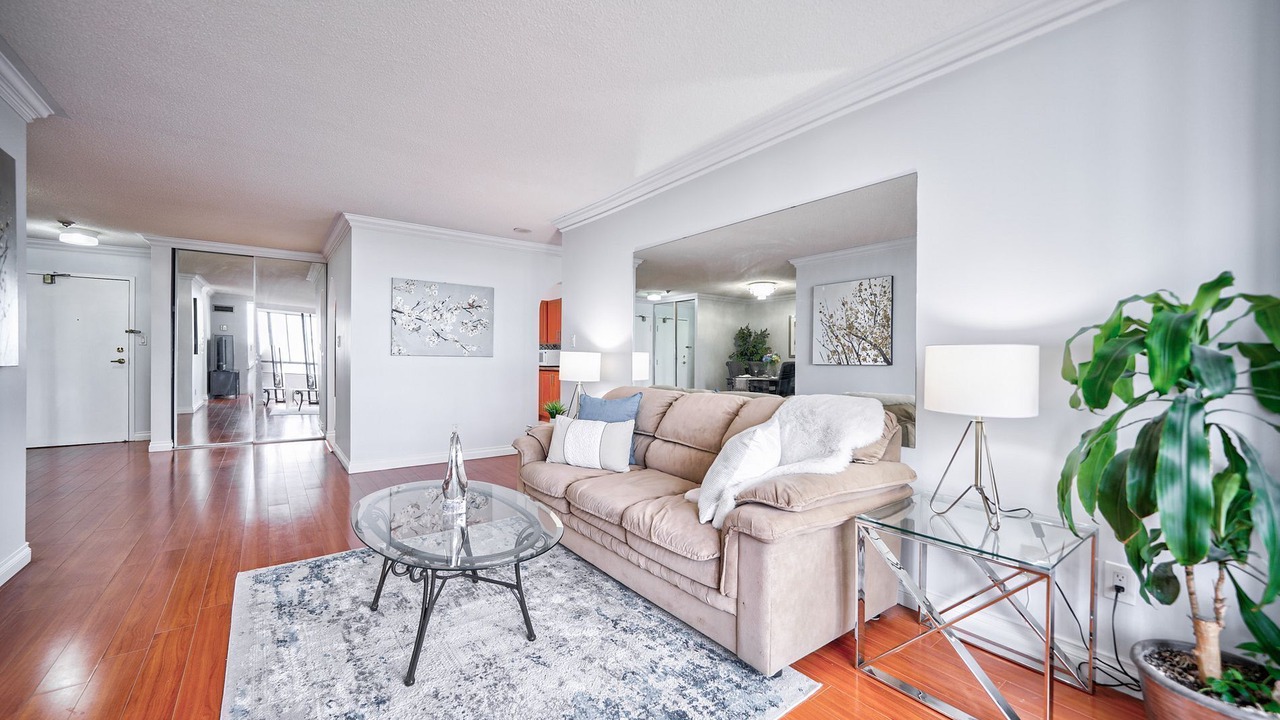 Photo of Livingroom in Steeles