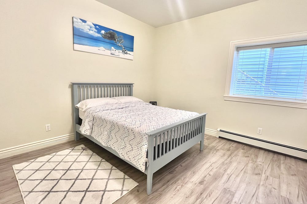 Photo of Bedroom in Upper Ten Oaks