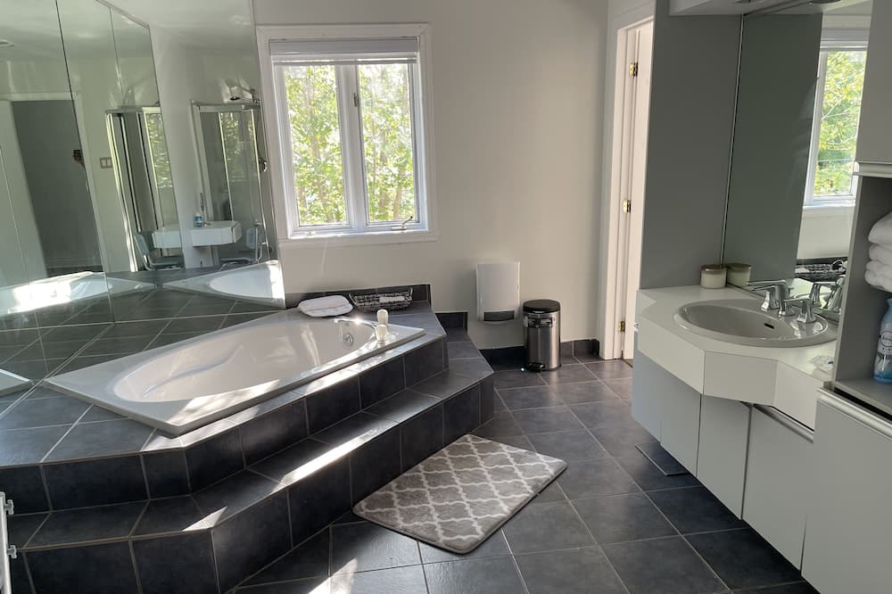Photo of Bathroom in Fabreville