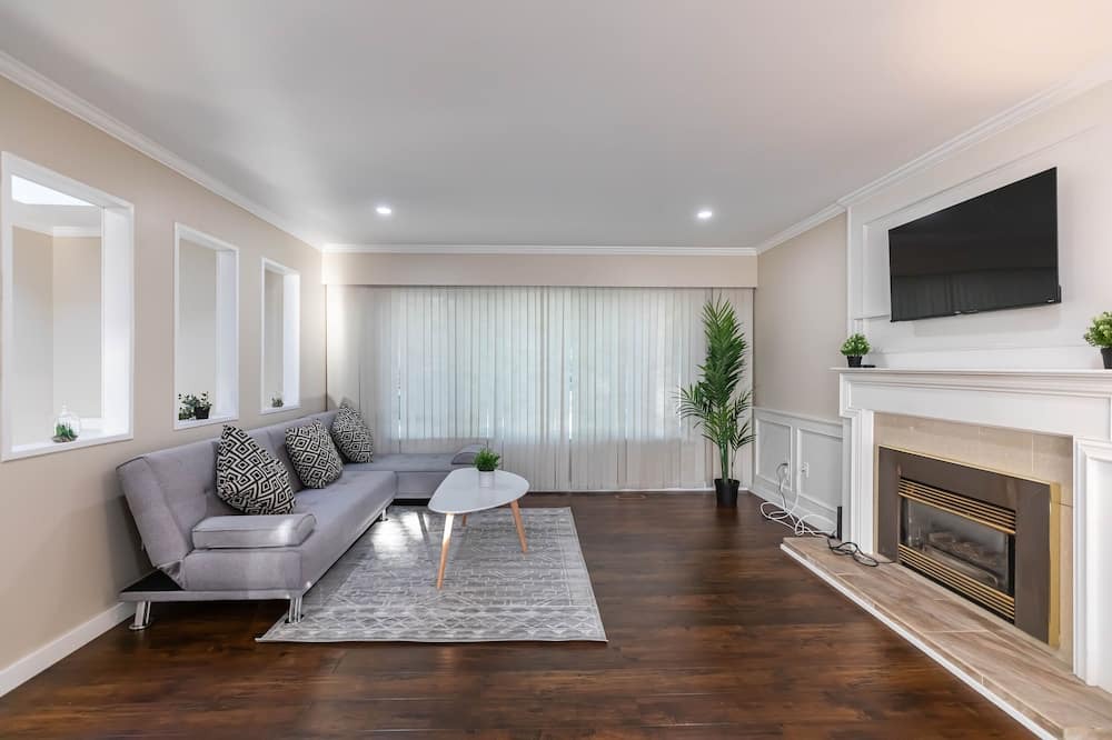 Photo of Livingroom in Surrey
