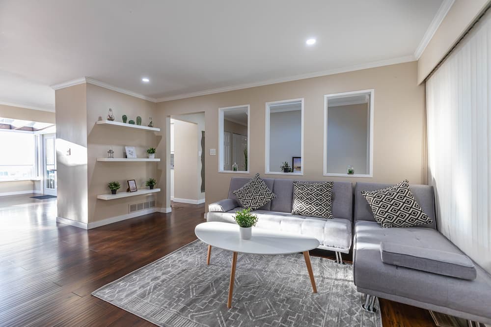 Photo of Livingroom in Surrey