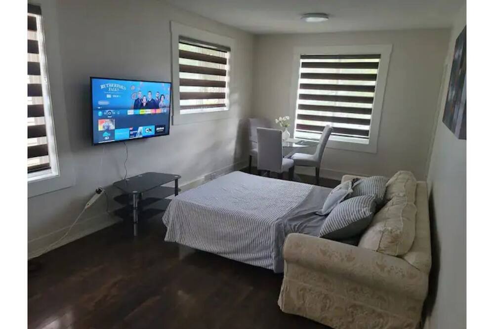 Photo of Bedroom in Crescent Heights