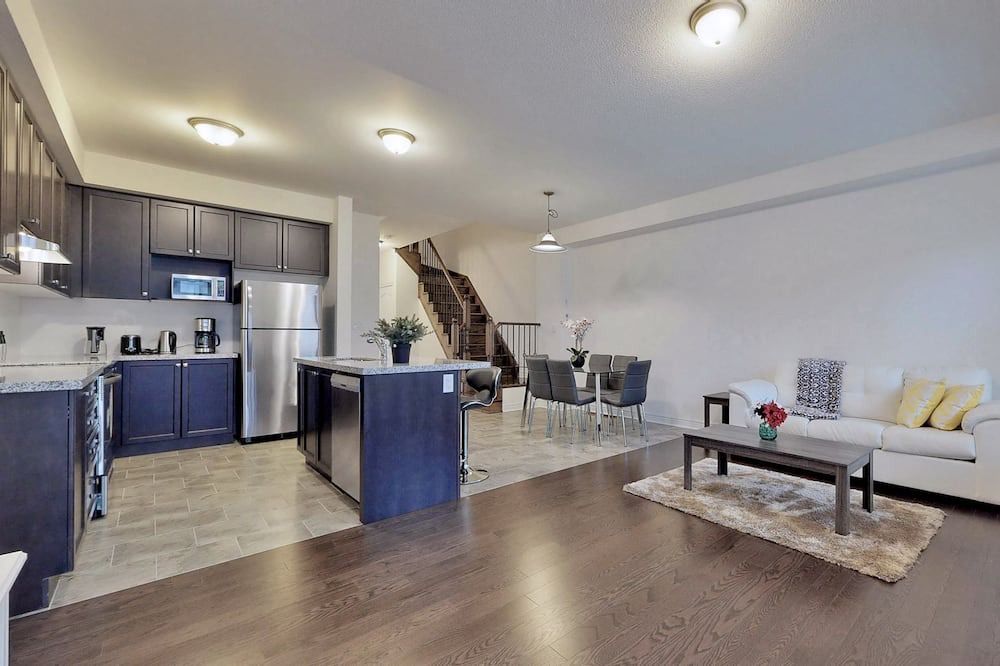 Photo of Livingroom in Aurora