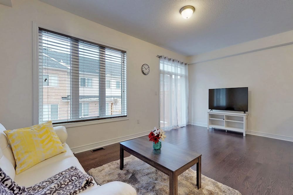 Photo of Livingroom in Aurora