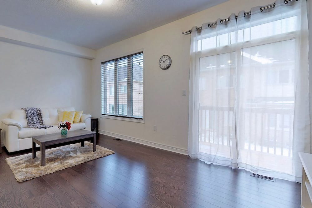 Photo of Livingroom in Aurora