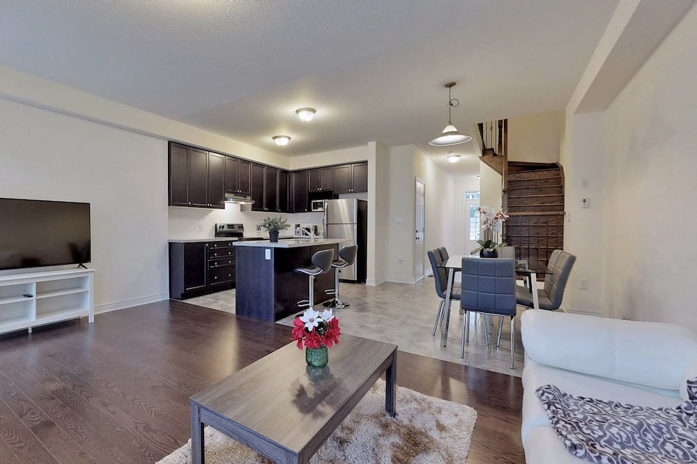 Photo of Livingroom in Aurora
