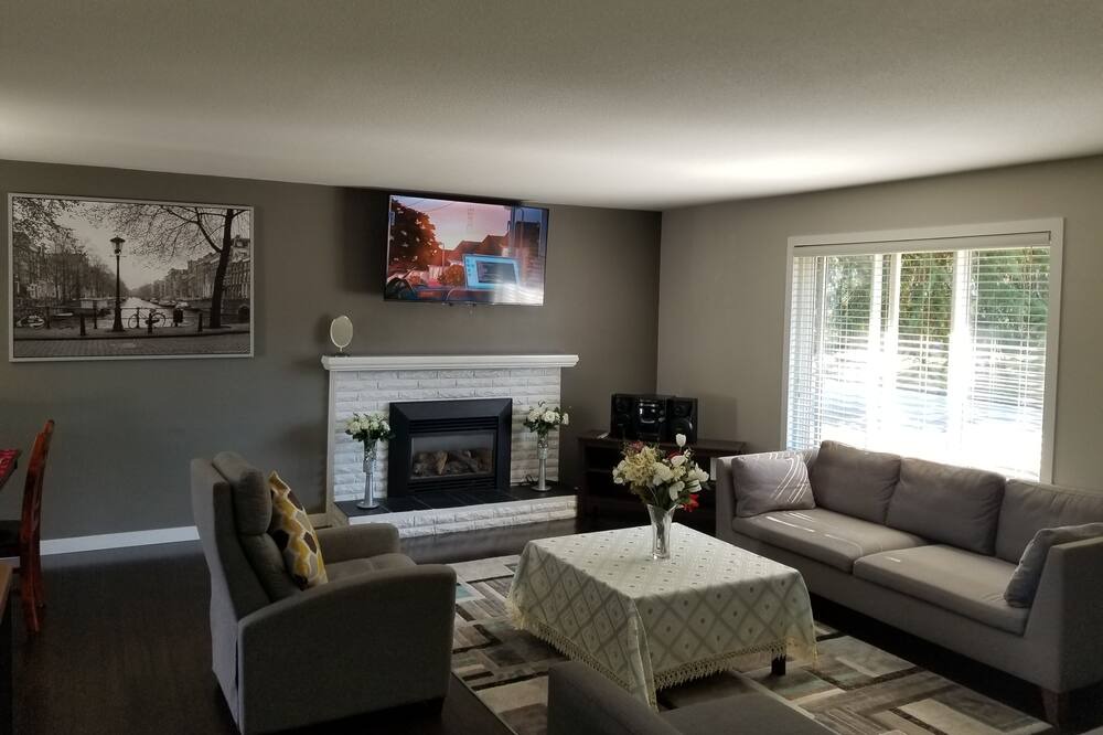 Photo of Livingroom in Maple Ridge