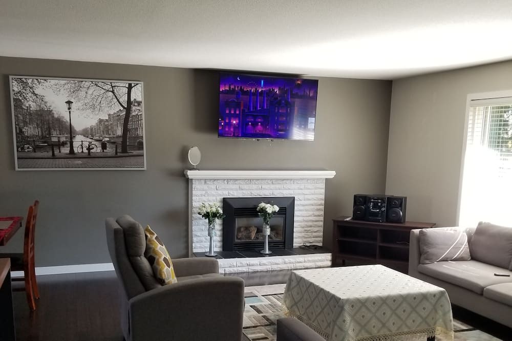 Photo of Livingroom in Maple Ridge