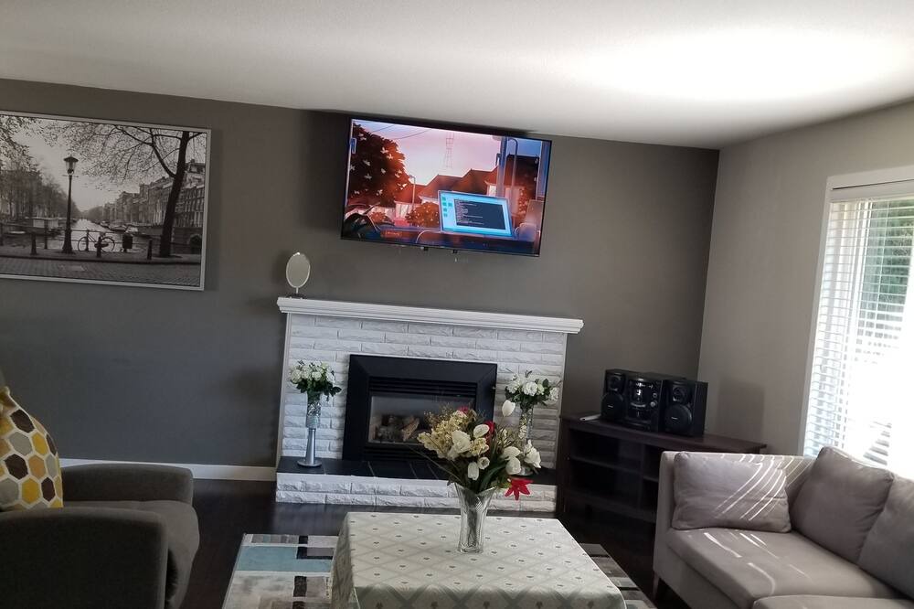 Photo of Livingroom in Maple Ridge