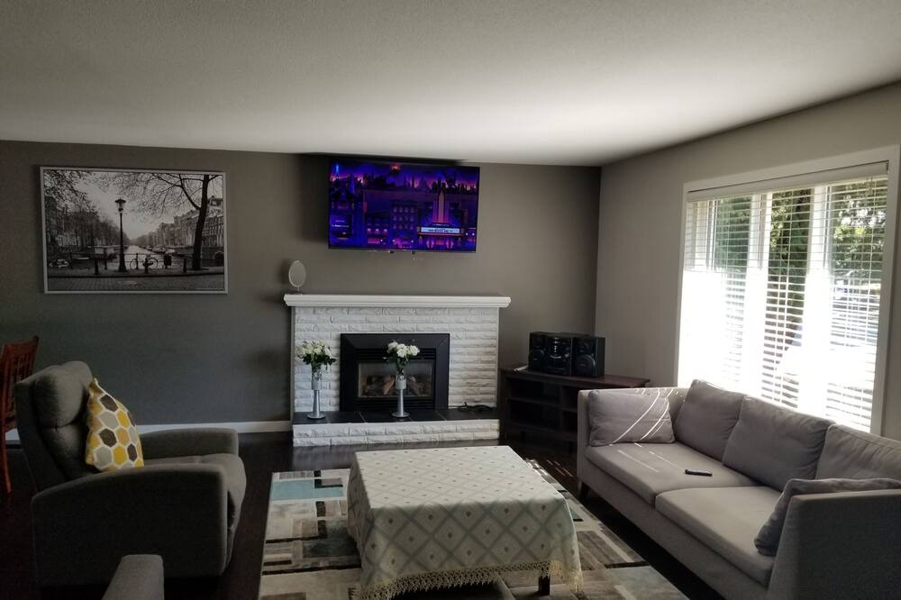 Photo of Livingroom in Maple Ridge