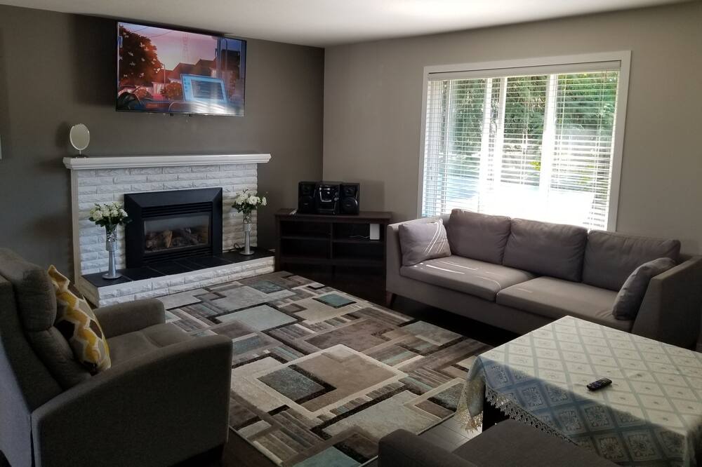 Photo of Livingroom in Maple Ridge