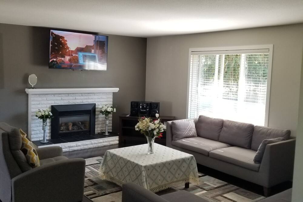 Photo of Livingroom in Maple Ridge
