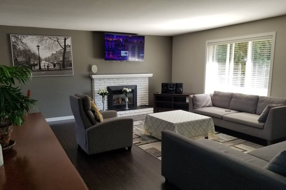 Photo of Livingroom in Maple Ridge