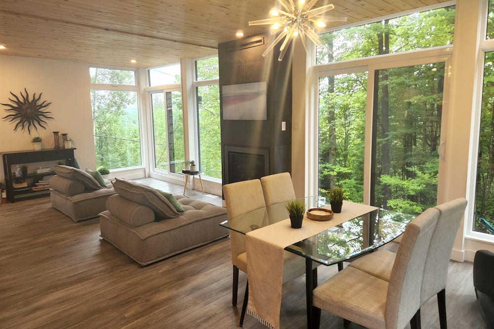 Photo of Livingroom in Wakefield