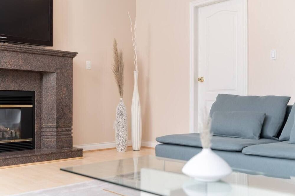 Photo of Livingroom in Kerrisdale