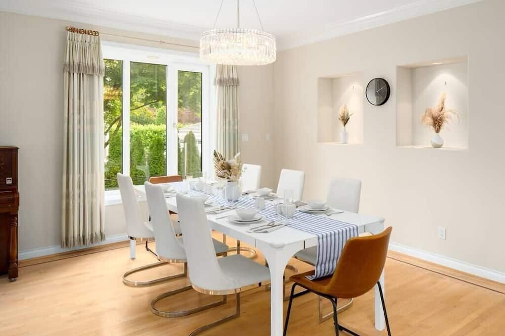 Photo of Kitchen in Kerrisdale