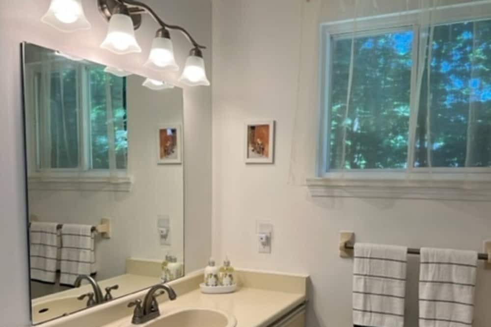 Photo of Bathroom in Tiny