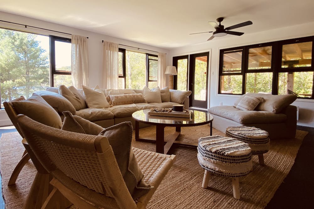 Photo of Livingroom in Wakefield