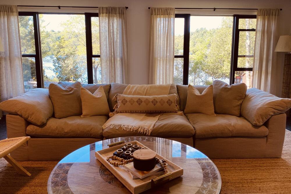 Photo of Livingroom in Wakefield
