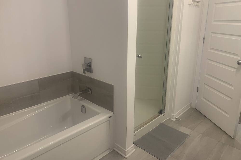 Photo of Bathroom in Aylmer