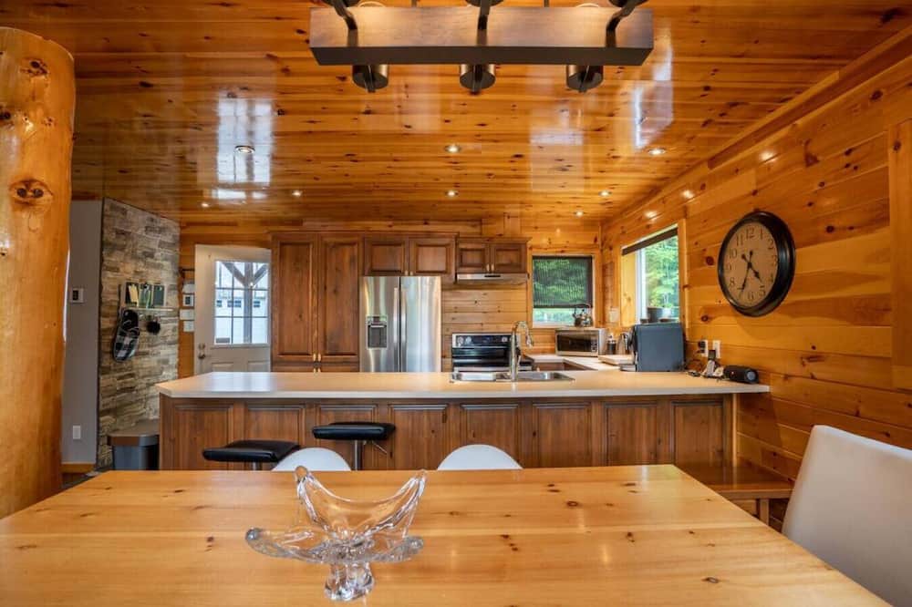 Photo of Kitchen in Val-des-Lacs