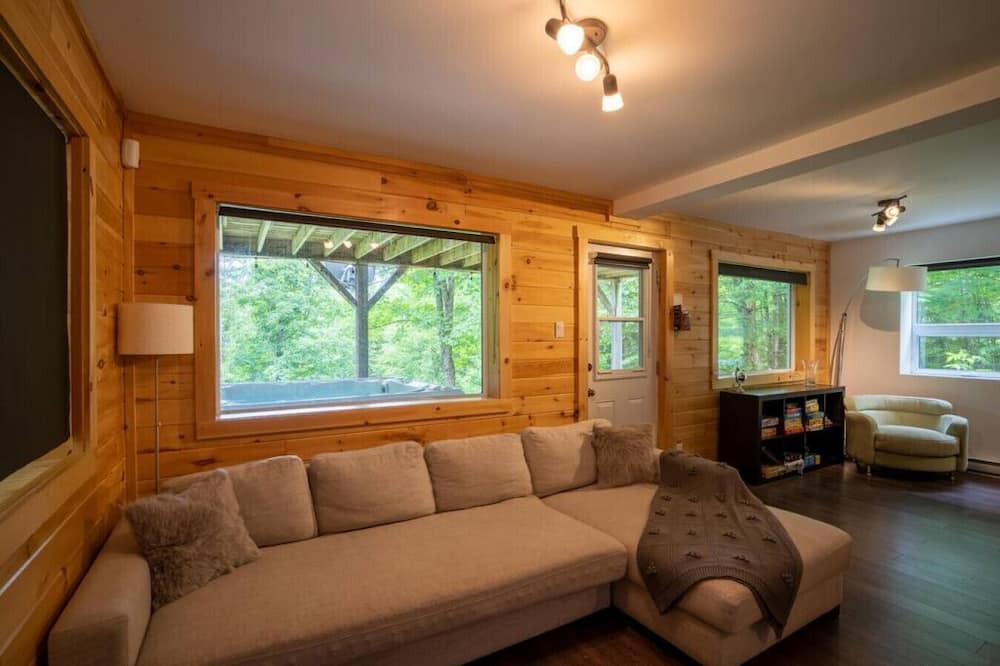 Photo of Livingroom in Val-des-Lacs