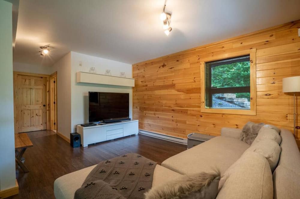 Photo of Livingroom in Val-des-Lacs
