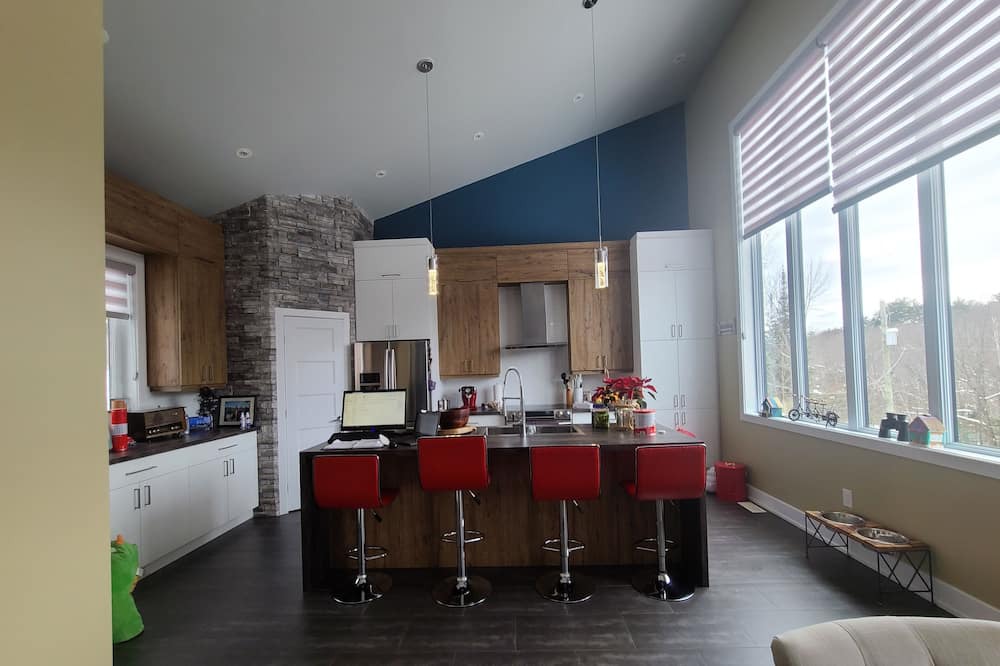 Photo of Kitchen in Les Collines-de-l'Outaouais Regional County Municipality
