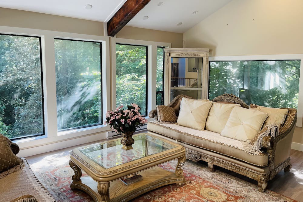 Photo of Livingroom in Langley