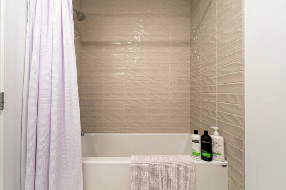 Photo of Bathroom in Sunnyside