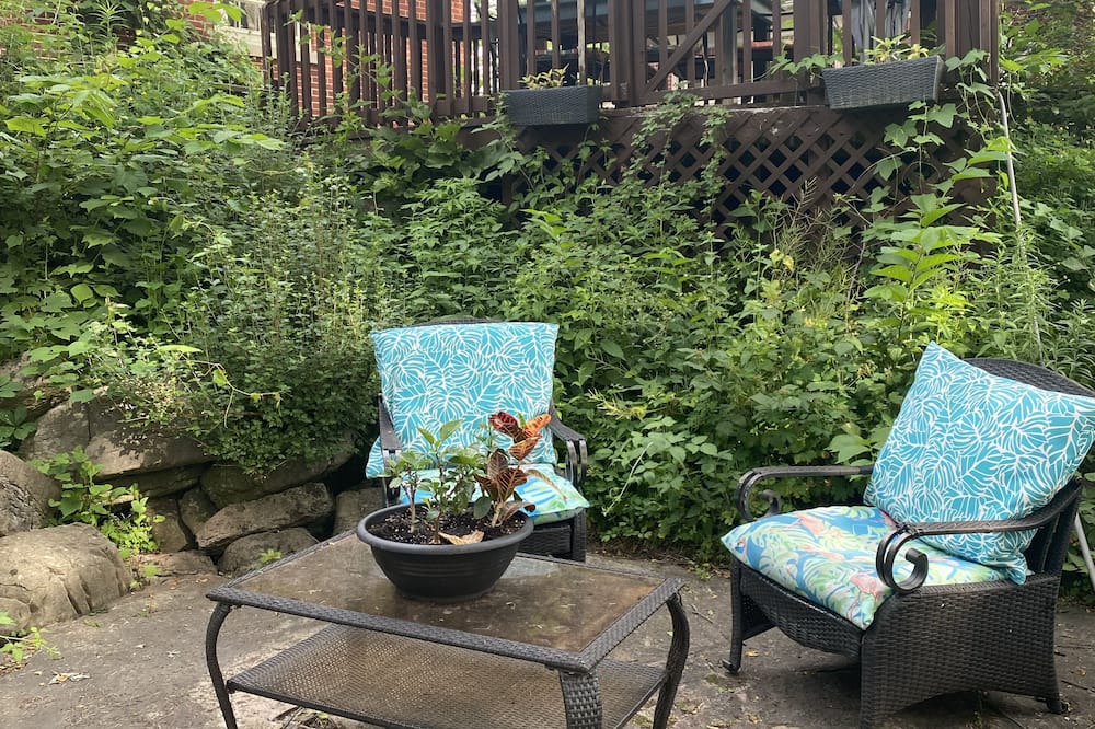 Photo of Patio Balcony in Centre Hastings