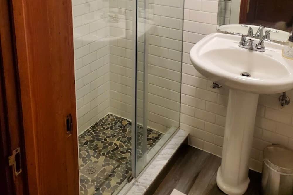 Photo of Bathroom in Centre Hastings