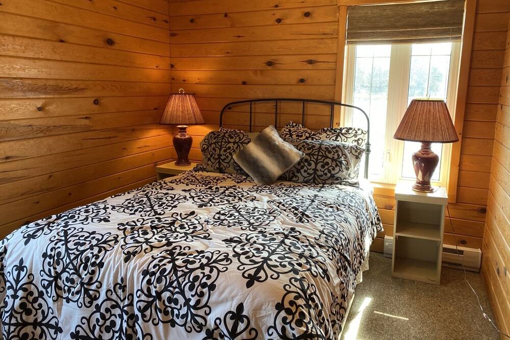 Photo of Bedroom in Honey Harbour