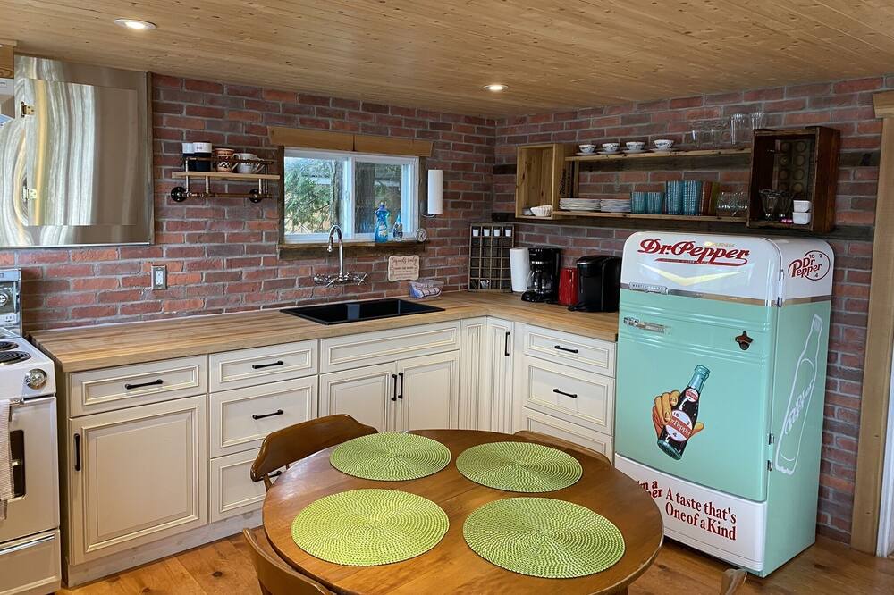 Photo of Kitchen in Honey Harbour