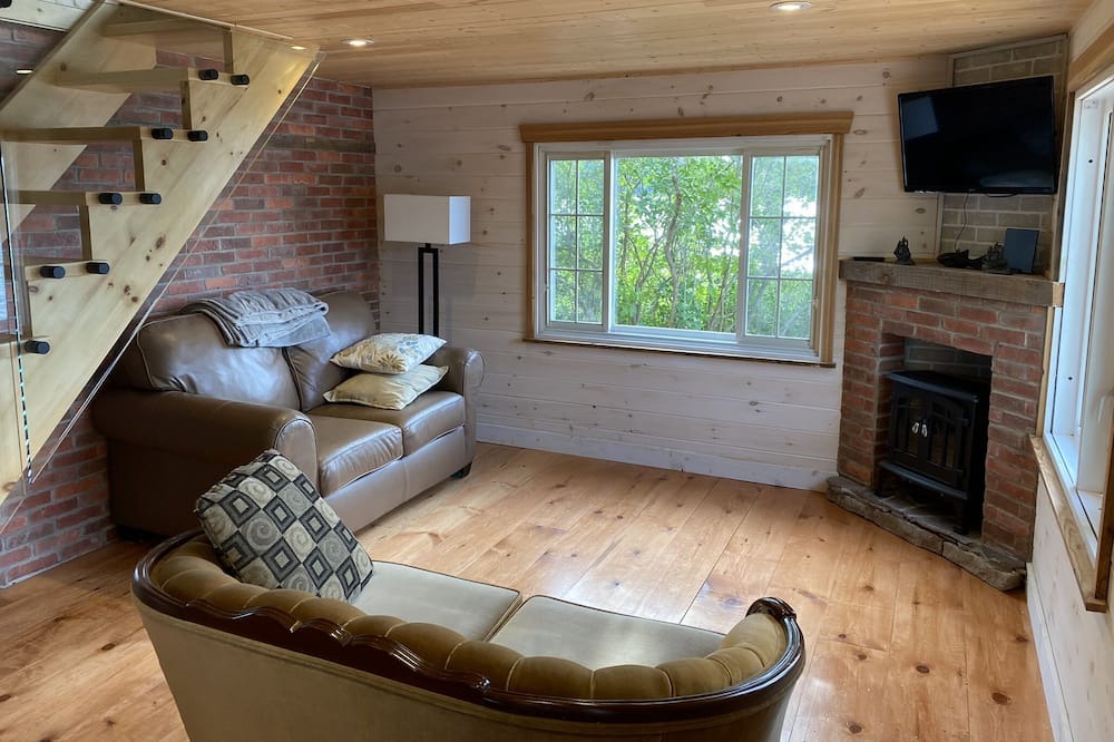 Photo of Livingroom in Honey Harbour