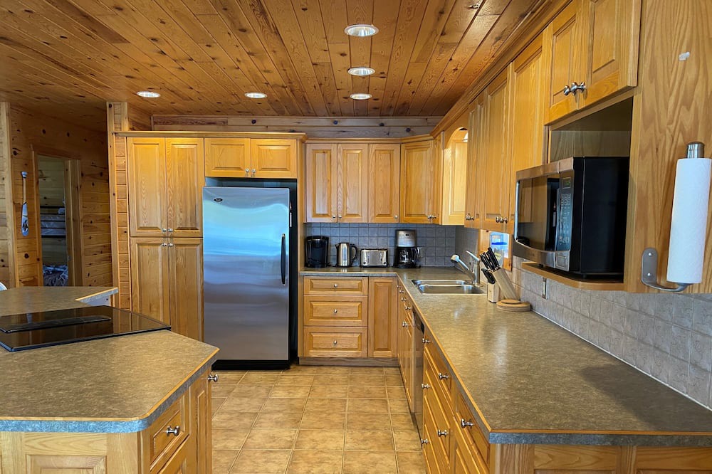 Photo of Kitchen in Honey Harbour