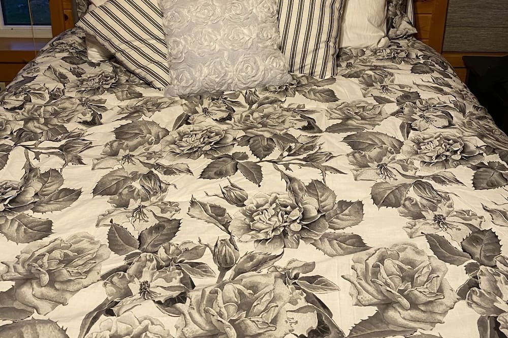 Photo of Bedroom in Honey Harbour