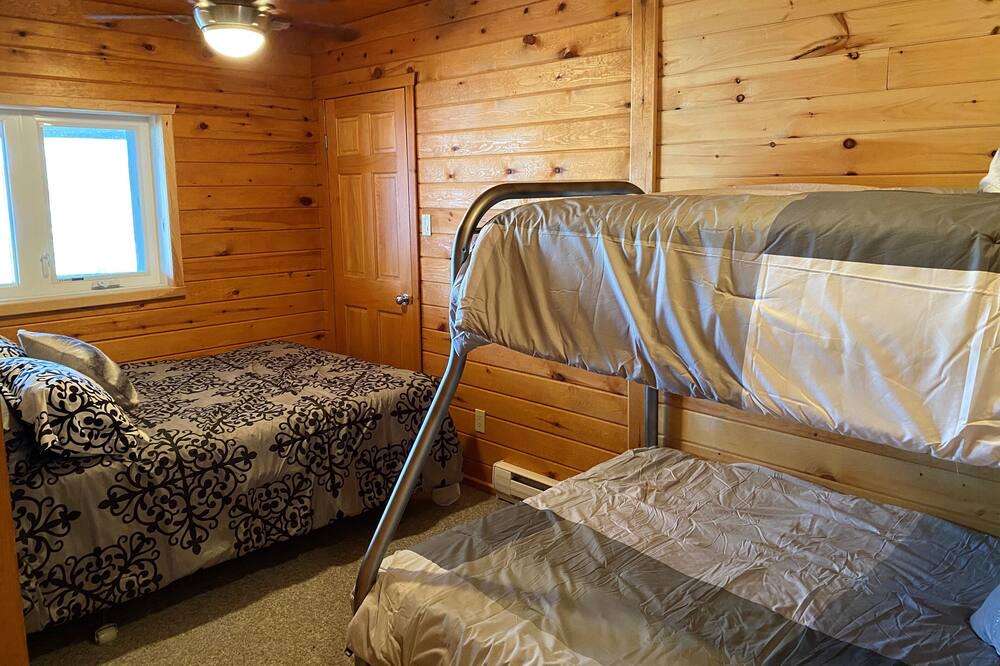 Photo of Bedroom in Honey Harbour