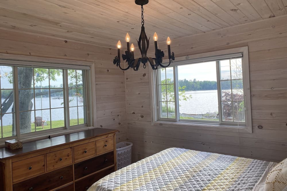 Photo of Bedroom in Honey Harbour