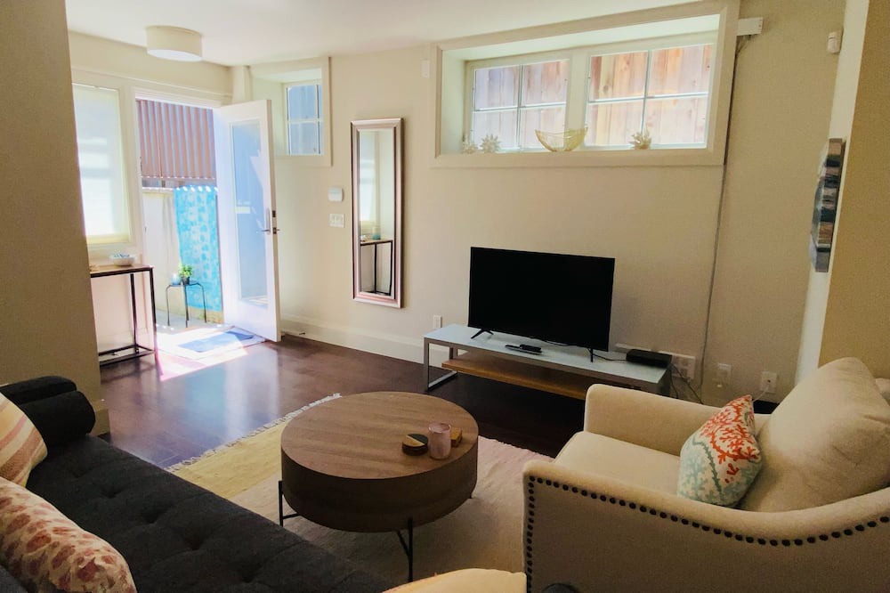 Photo of Livingroom in Riley Park-Little Mountain