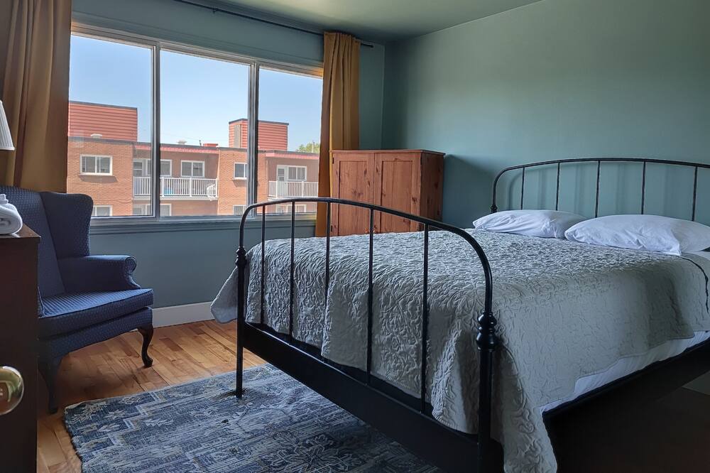 Photo of Bedroom in Laval-des-Rapides