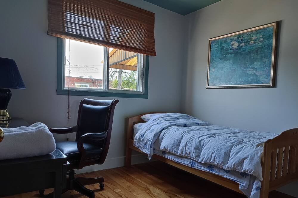 Photo of Bedroom in Laval-des-Rapides
