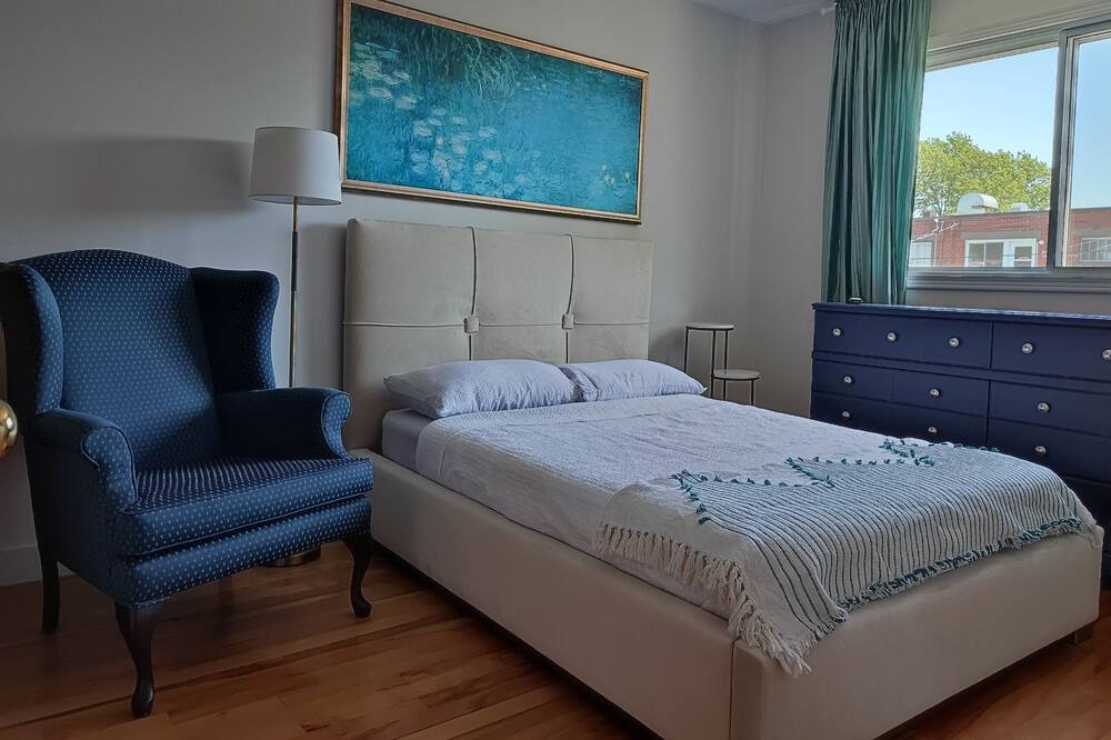 Photo of Bedroom in Laval-des-Rapides